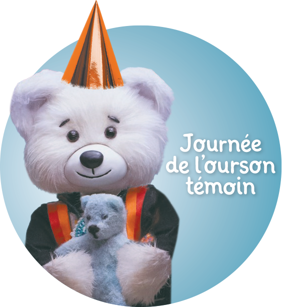 Journée de l’ourson témoin photo de Spirit Bear, coiffé d'un chapeau de fête orange et tenant un ours en peluche le principe de Jordan.